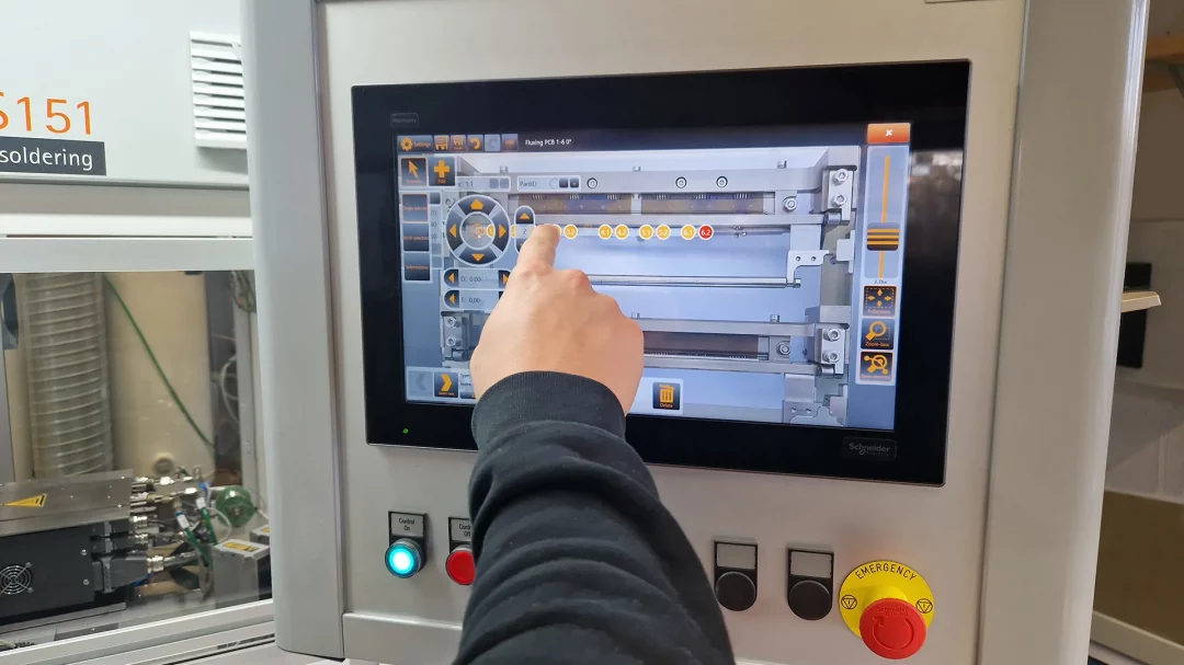 Intuitive operation of a mini wave soldering system from EUTECT